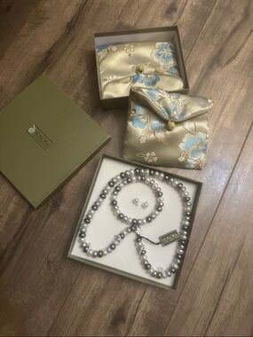 Honora Gray and White Pearl Necklace , earrings and Bracelet Set  and 2cases